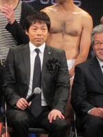 「KAMIWAZA～神芸～」司会の今田耕司。