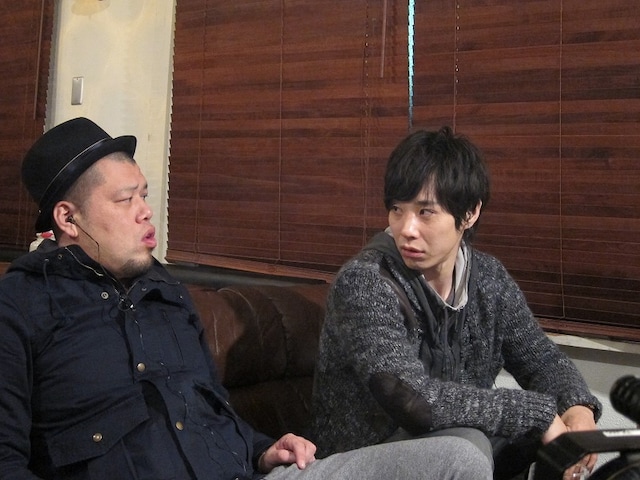 2012年2月15日発売のDVD「カナリアLIVE『金糸雀』」特典映像収録を行なった野性爆弾・川島とライセンス藤原。川島の遅刻によりスタートから機嫌の悪い藤原。