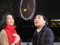 Sissyが12月7日にリリースする3rdシングル「ストロベリー」のPVに出演するフットボールアワー岩尾。恋人役は原田夏希。