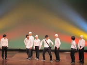 持ち主の命令ならぬムチャぶりに慌てて応えるサウンドマンに観客も爆笑。中でも三宅と辻本のちぐはぐなコンビネーションは絶妙。