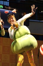 「ムッシーズ」の一員として登場した楽しんご。