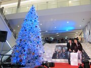 ツリーは「せーい」というゴリの力の抜けた掛け声とともに点灯された。