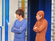 馬と馬を引き連れた人の衣装を脱いだ囲碁将棋。