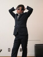 「セクシーな格好で」という要望に応える飛永様。