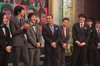 オープニングの一場面。(c)フジテレビ