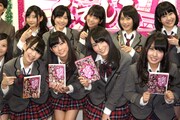 「なにわなでしこ」DVDを手に撮影に応じるNMB48メンバー。