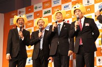 イベント後の取材会の様子。