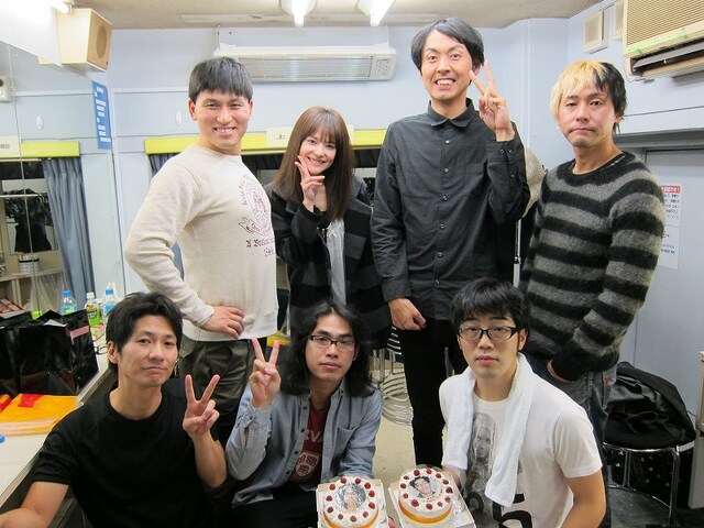 舞台「田中が考え中」メンバー。脚本はアンガールズ田中、出演はドランクドラゴン鈴木、ロッチ中岡、オードリー春日、キングオブコメディ高橋、ヒロシ、仲間リサ。