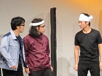 島の同級生3人。小学生のときの思い出から鈴木を尊敬する舎弟のような中岡に高橋は呆れる。