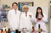 松本人志、千原ジュニア、椿鬼奴出演のコント「博士と助手」。(c)NHK