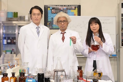 松本人志、千原ジュニア、椿鬼奴出演のコント「博士と助手」。(c)NHK