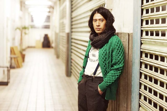 「FINEBOYS」2012年1月号に登場している又吉。又吉は、ビームス、FINEBOYSとコラボキャップを製作。