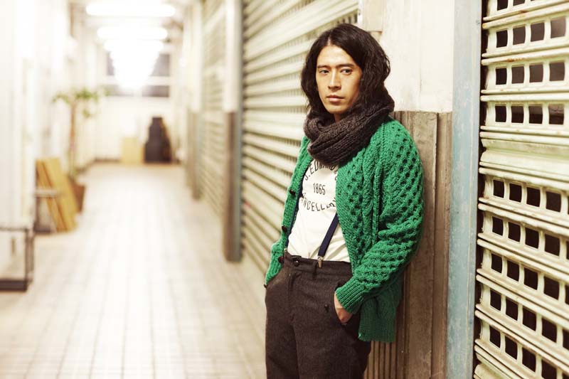 「FINEBOYS」2012年1月号に登場している又吉。又吉は、ビームス、FINEBOYSとコラボキャップを製作。