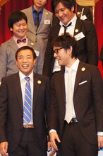 ナイツ（前列）。