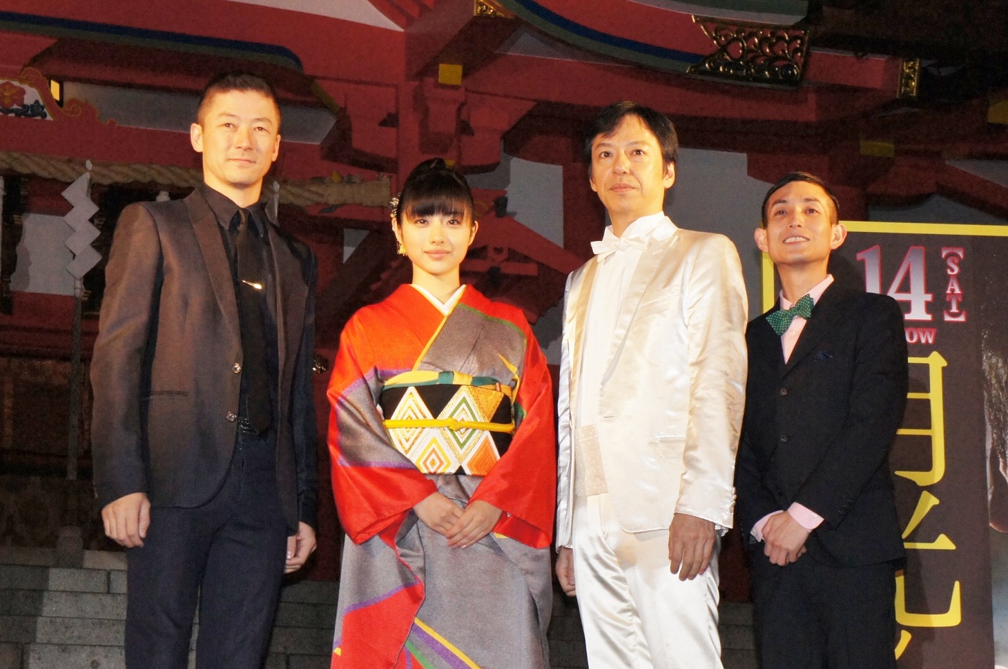 板尾創路の監督映画「月光ノ仮面」の大ヒット祈願イベントに登場した（左から）浅野忠信、石原さとみ、板尾創路、カラテカ矢部太郎。