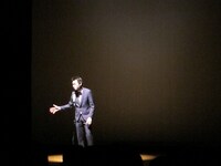 メンソールライトはバイト先の若い女の子とのジェネレーションギャップをテーマに漫談。