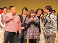 合間のトークでは、彦摩呂と松村の“加湿器いらず”なトークが。