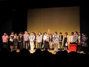 エンディングの様子。会場にはテレビ局のプロデューサーらも来場。