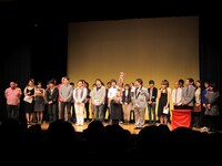 エンディングの様子。会場にはテレビ局のプロデューサーらも来場。