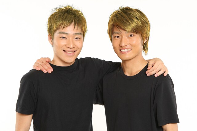 金髪となったジャルジャルのイメージ写真。