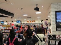 TSUTAYAマルイ北千住店の様子。