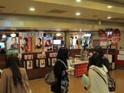 「THE RUN&GUN Natale SHOW 『バッカスの聖夜』」ロビーにはRUN&GUN4人の選挙ポスターも。