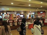 「THE RUN&GUN Natale SHOW 『バッカスの聖夜』」ロビーにはRUN&GUN4人の選挙ポスターも。