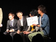 「人力舎のネタは本当に面白い」と何度も力説した尾形と菅は、真剣に会議に参加。