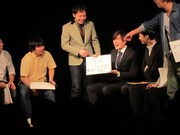 飛永は「4日目に人気芸人を集中」と発表。4日目の欄にはラバガの文字がサラッと記入済み。