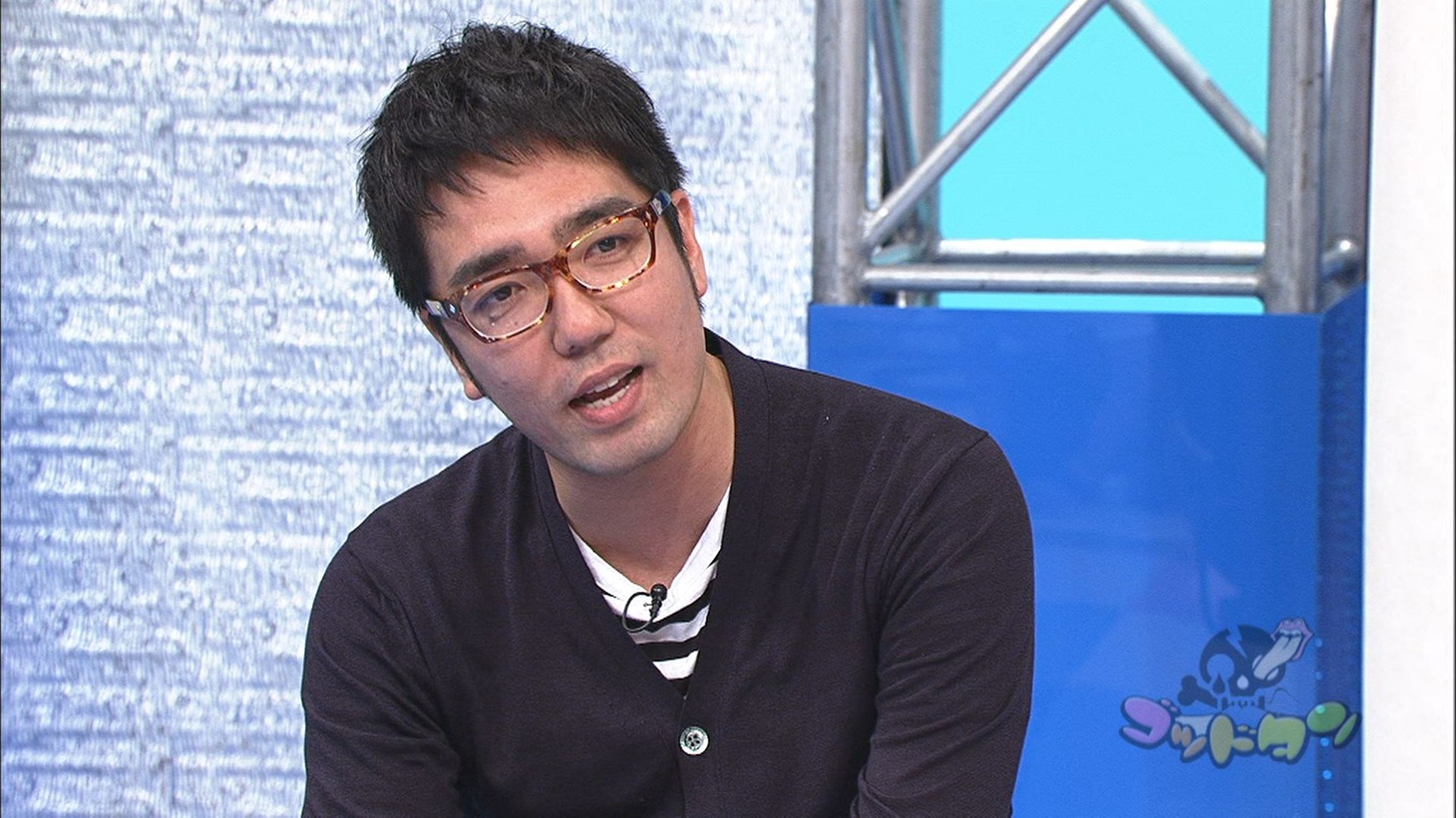 おぎやはぎ小木。「ゴッドタン」DVDのスペシャルDISC応募者全員プレゼント企画のファン投票で「小木 あいなのキャバクラに行く」が中間発表1位を獲得している。