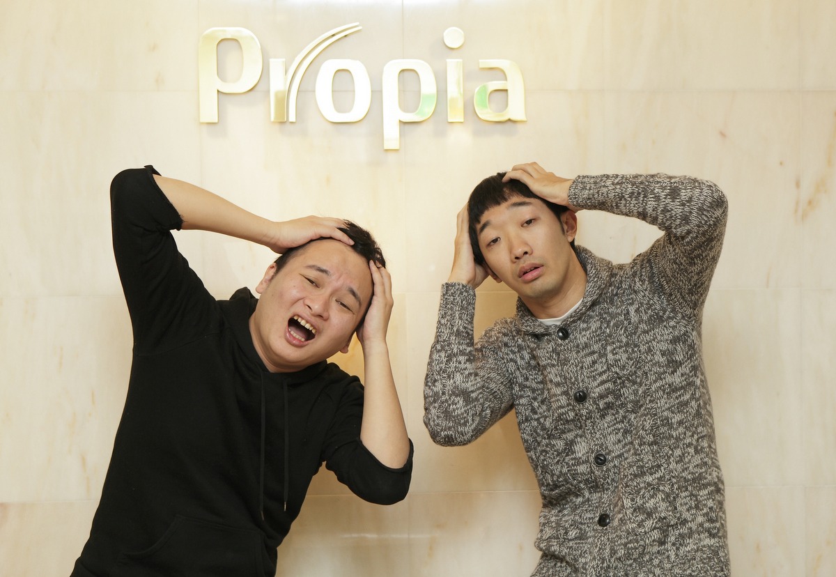 「PROGNOシャンプー日記」をスタートさせた鬼ヶ島・野田（左）とラバーガール大水（右）。
