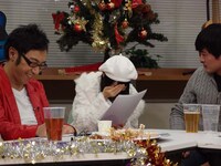 角田（かくた）を何度も「つのだ」と呼んだり、果敢にボケる姿勢に、芸人チームも「誰か取扱説明書を持ってきて」とポツリ。