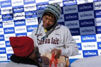 サンプリングを行う楽しんご。