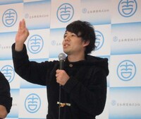 「笑いなしオンステージ」で阿波踊りを披露するゆったり感・江崎。