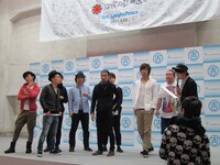 「ing芸人プロデュースショー」に出演する「333 トリオさん」メンバーのジューシーズ、パンサー、ジャングルポケット。