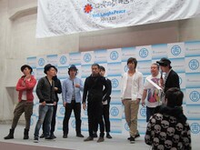 「ing芸人プロデュースショー」に出演する「333 トリオさん」メンバーのジューシーズ、パンサー、ジャングルポケット。