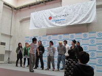 「ing芸人プロデュースショー」に出演する「パワー☆プリン」メンバーたち。生のやそしカンタービレは貴重。