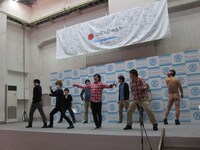 御茶ノ水男子・しいはしジャスタウェイがプロデュースするヒーローショー。本格的なアクションはみもの。