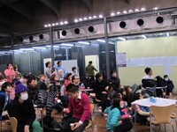 待っている芸人たちの間でも終始笑いの絶えない様子。