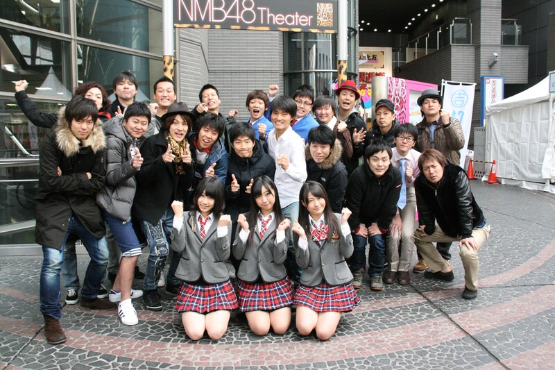 「5upよしもと カウントダウンイベント『なんば1日ジャック！』」開催記者会見を行った5upメンバーとNMB48メンバー。(c)吉本興業