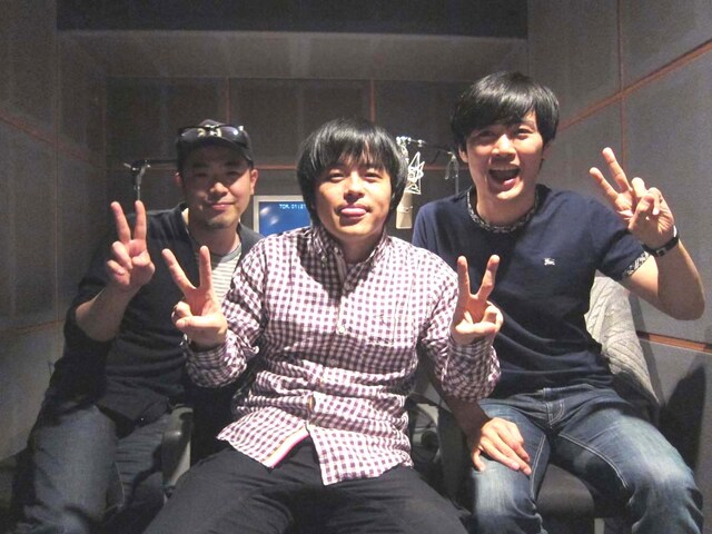 DVD-BOX「ウレロ☆未確認少女」コメンタリー収録の様子。写真は第1話担当の劇団ひとり、バカリズム、オークラ。