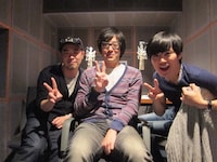 DVD-BOX「ウレロ☆未確認少女」コメンタリー収録の様子。写真は第11話担当の劇団ひとり、東京03・豊本、オークラ。