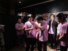 3位のライス田所も泣いてるふりをするが「何を言ってるかわからない」と関町。