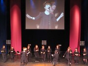 女性芸人たちによるアカペラ。指揮はあげはのキャンディ畑あめ子。