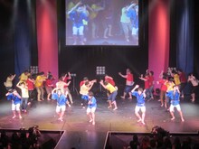 ゆったり感・江崎筆頭に、徳島芸人・トンファー山西、あわよくば、デニス松下と有志による阿波踊り。