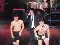 八十島バンドでは、ツネとガリバートンネル三須がダンスコラボ。