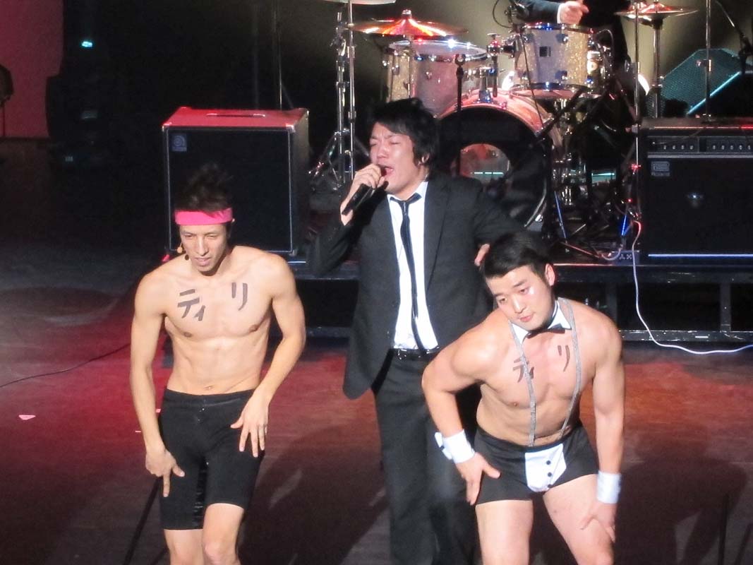 八十島バンドでは、ツネとガリバートンネル三須がダンスコラボ。