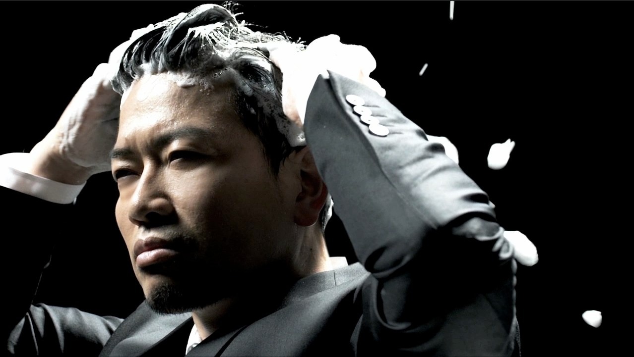 メンズシャンプー「スカルプD」の新CMに出演する雨上がり決死隊・宮迫。