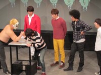 途中支配人の砂人の容貌が明らかに変わる場面も。