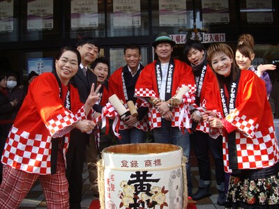 よしもと祇園花月での鏡開きと振る舞い酒に登場する今いくよ・くるよら。